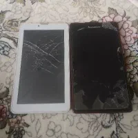 دو عدد تبلت اوراقی و یه گوشی ساده سالم همراه لوش