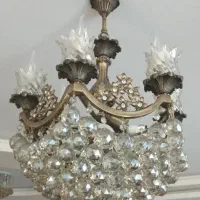 دو عد لوستر یکی کریستالی دیگری برنزی