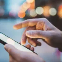 کار با گوشی در منزل
