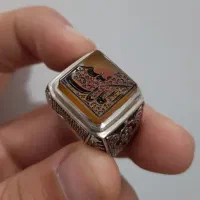 انگشتر نقره قلمزنی، عقیقِ خطی