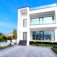 ویلایی-خوش-نقشه-با-حیاط-دلباز