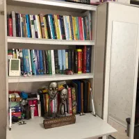 کتابخانه به همراه کمد