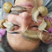 آموزش و خدمات پاکسازی صورت با حلزون تراپی