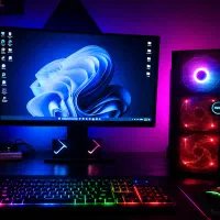 کیس و مانیتور گیمینگ کامل