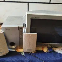 مانیتور قدیمی و اسپیکر دوبانده