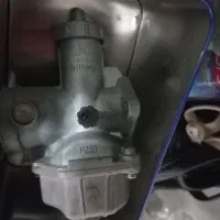 کاربرات هندا ۱۲۵ و کلاه کاسکت