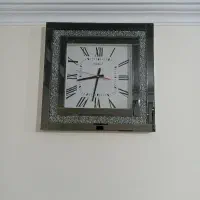 ساعت دیواری نقره ای