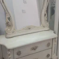 میز تلفن و میز ارایش همراه با اببنه و کنسول