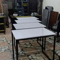 میز مطالعه کتابخانه پانسیونی