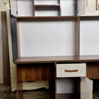 میز تحریر کتابخانه دار