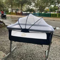 تخت کنار مادر مارک فیکشن