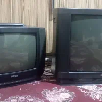 دو عدد تلویزیون قدیمی