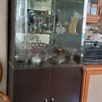 کمد شیشه ای