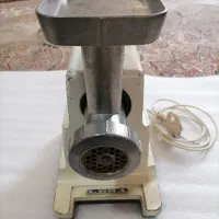 گوشت چرخ کن قدیمی