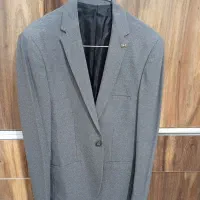 تعدادی کت و شلوار و پیراهن