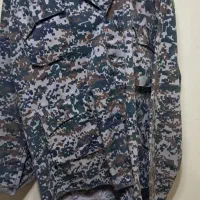 یک دست لباس نظامی