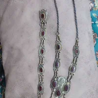 ست سنتی و دستبند سنگ دار و کیف دستی فرشباف گونه