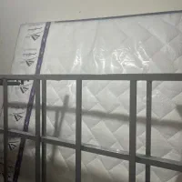 سرویس تخت خواب و تشک و آیینه میز آرایش
