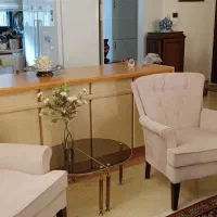 مبل راحتی انتیک همراه با میز