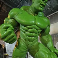 مجسمه بزرگ هالک ورزشی کارتونی مجسمه باشگاهی هالک