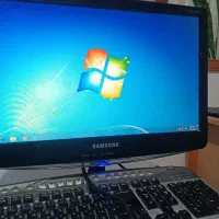 کامپیوتر (کیس) با مانیتور و کیبورد