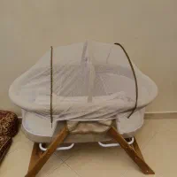 گهواره نوزاد و آغوشی