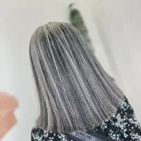 خدمات زیبایی رنگ و میکاپ و شینیون.