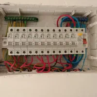 برقکار برقکاری