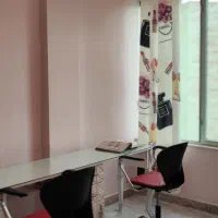 میز دونفره و صندلی و لوستر