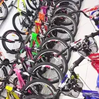 دوچررخه. بدون یک خال جوش تنه  مونتاژ شده