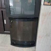 تلوزیون ومیز ۲۹ اینچ