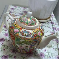 قوری قدیمی  بزرگ باطرح مینیاتوری نو
