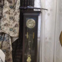 ساعت دیواری ایستاده