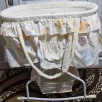 گهواره کنار مادر