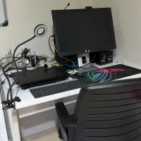 میز کامپیوتر با عمق ۸۰طول ۱۱۰ارتفاع۷۵ بدون صندلی
