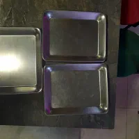 تعدادی سینی فست فودی و قالب پیتزا در حد نو