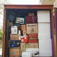 کارگرباتجربه اسباب کشی منزل. کامیون جابجایی هم هست
