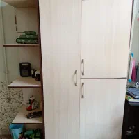 تعدادی لوازم خانه به فروش می‌رسد