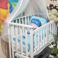 تخت خواب ثابت ومتحرک نوزاد