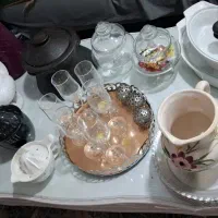 تعدادی ظروف به فورش میرسد