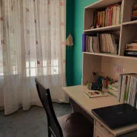میز تحریر ملامینه با کتابخانه در حد نو