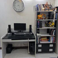 میزتحریر و کتابخانه آپادانا
