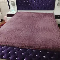تخت خواب و اینه