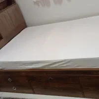 تخت خواب یک و نیم نفره