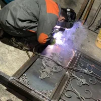 تولید انواع در و پنجره فلزی