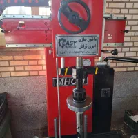 پولیش زن سیلندر و اپراتور CNC کار