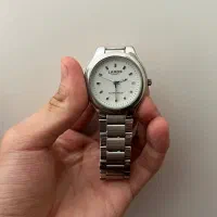 ساعت لاروس