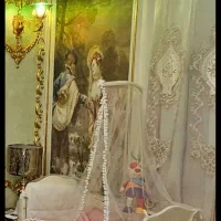 تخت کنار مادر گهواره شو