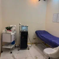 استخدام اپراتو لیزر با دستگاه لیزر موهایه زائد
