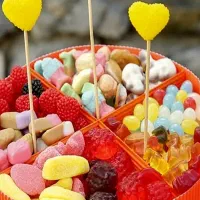 نیرو خانم برای غرفه پاستیل فروشی